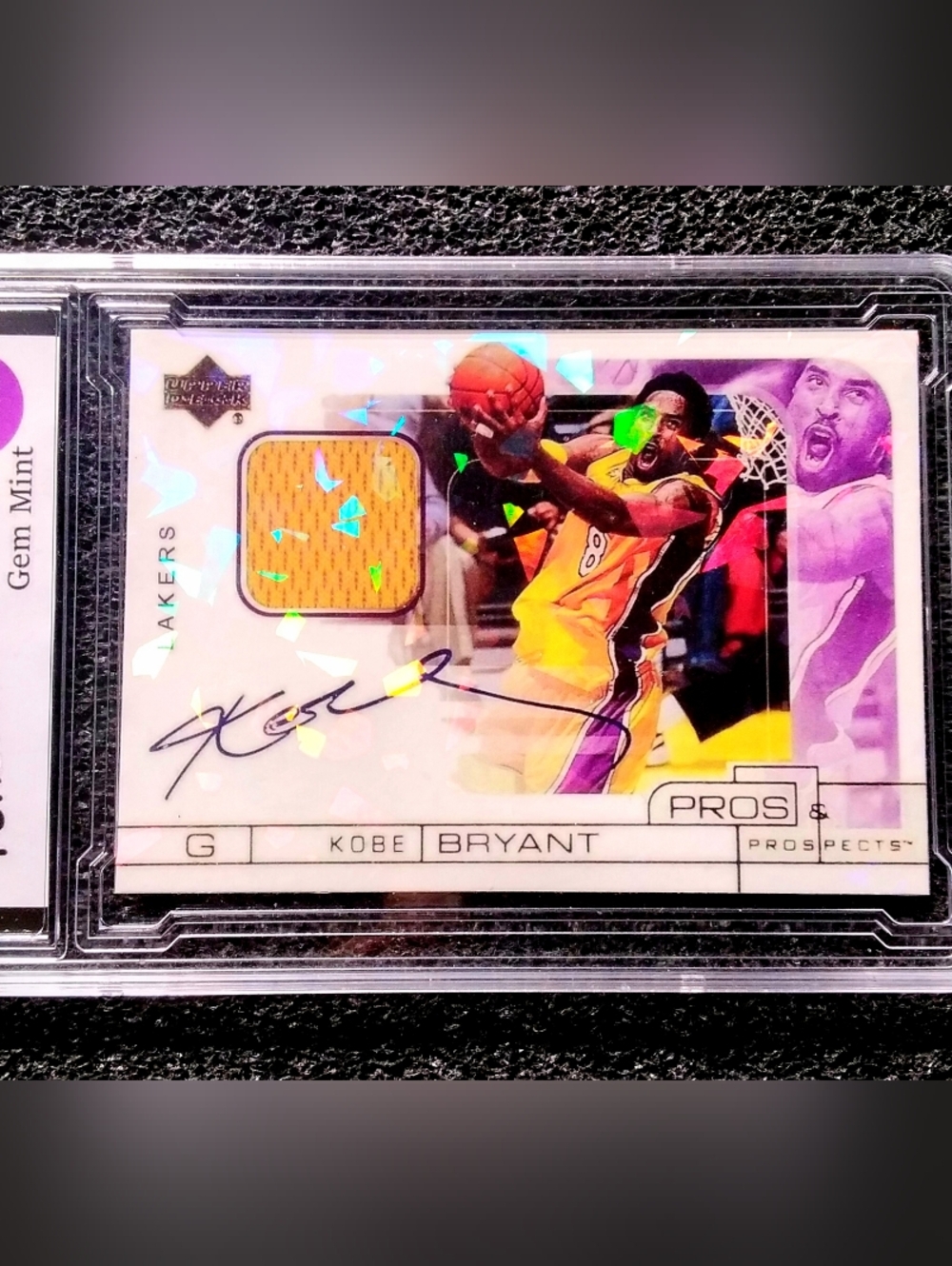 Kobe Bryant Los Angeles Lakers HOF Cracked Ice Autograph Basketball Card. Graded